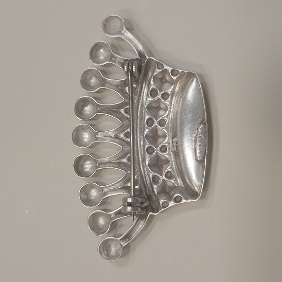 Vintage sterling crown brooch - Picture 3 of 6